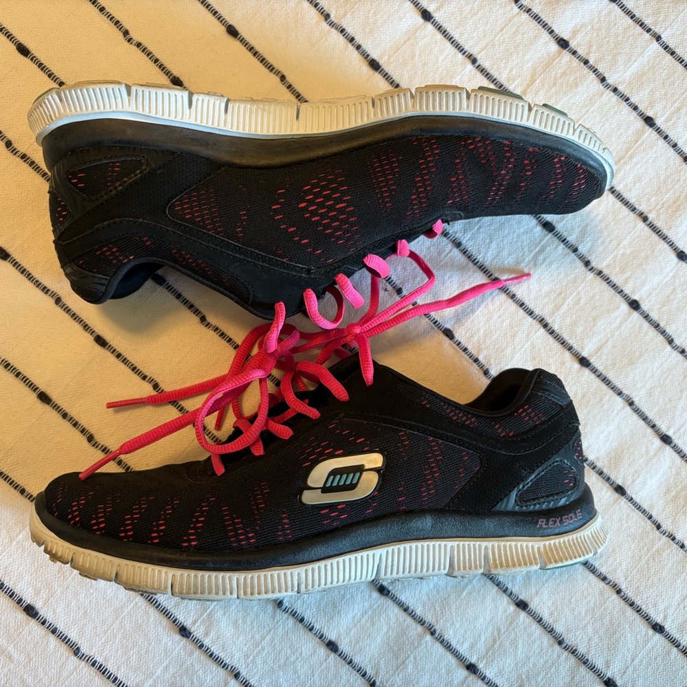 Skechers Women's Black Sneakers with Pink Highlights - Picture 2 of 5